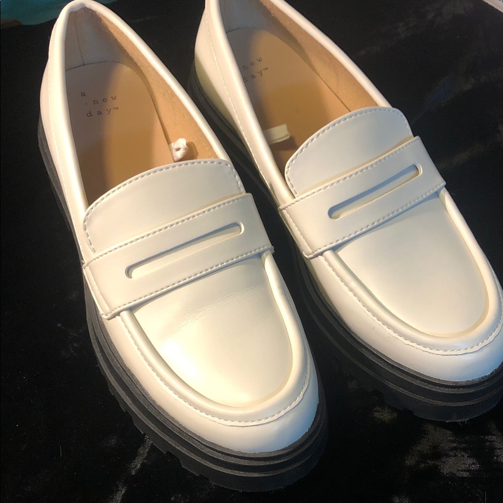 A New Day Womens patent cream loafers 8.5